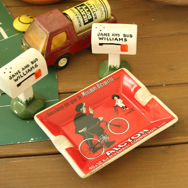 ART ASHTRAY