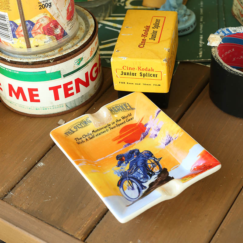 ART ASHTRAY