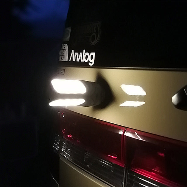 TRI-PANEL SOLAR CHARGED LED LIGHT / トリ-パネル ソーラーチャージド エルイーディーライト