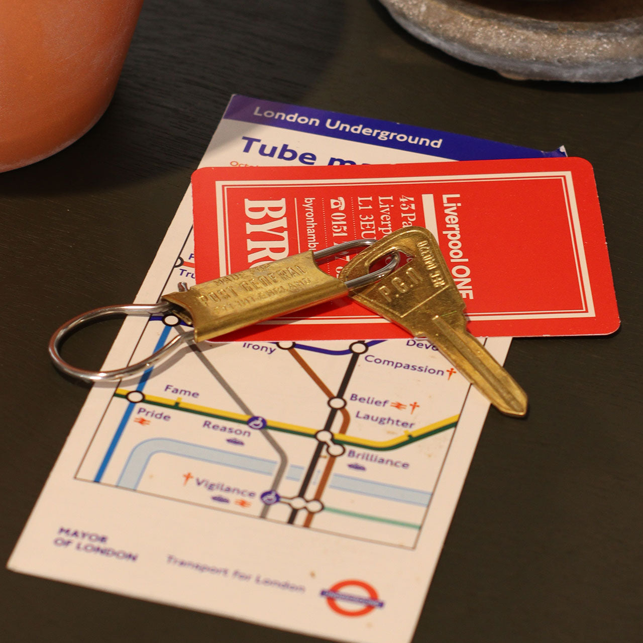 BRASS KEYHOLDER with VINTAGE KEY / ブラスキーホルダーウィズビンテージキー