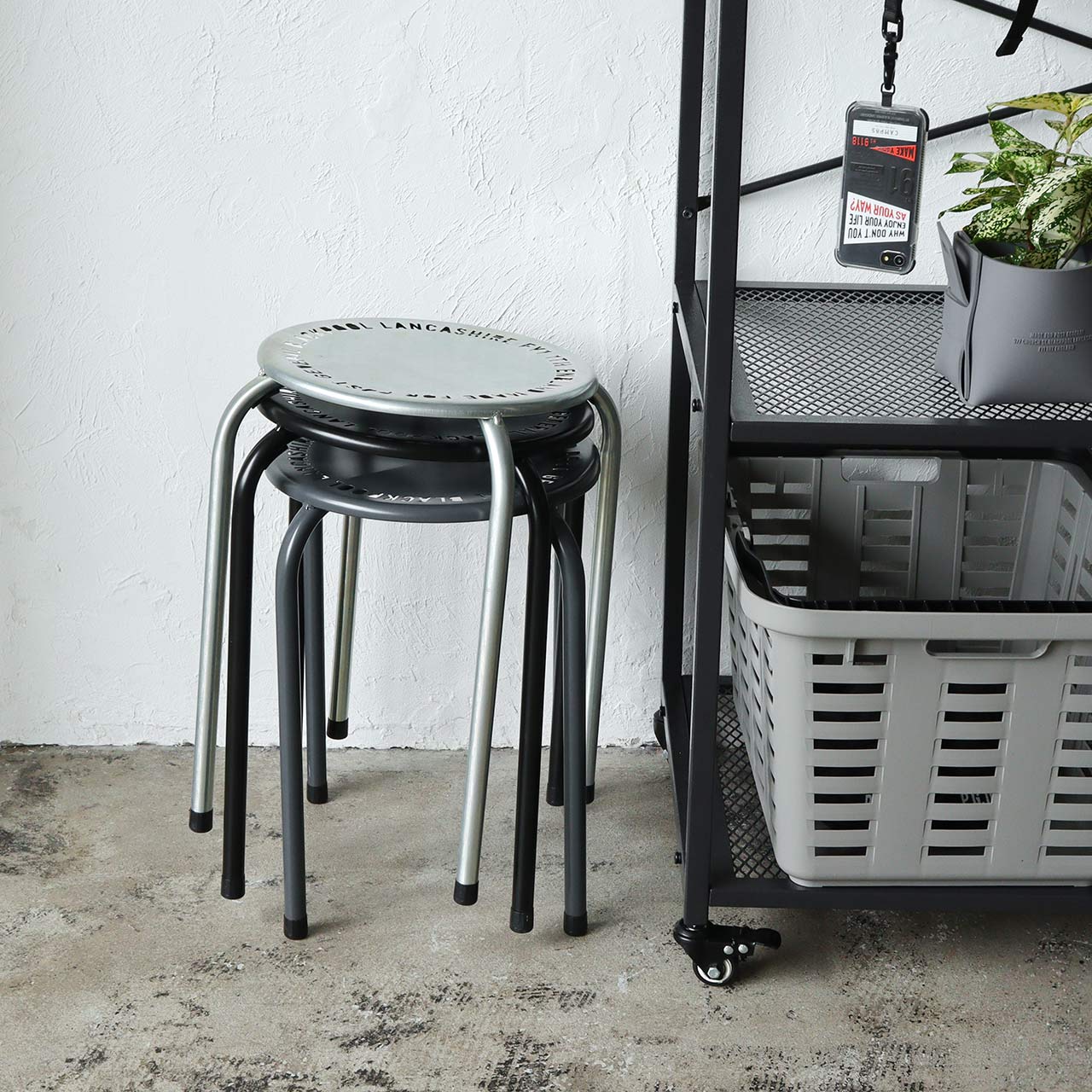 STACKABLE METAL STOOL / スタッカブルメタルスツール