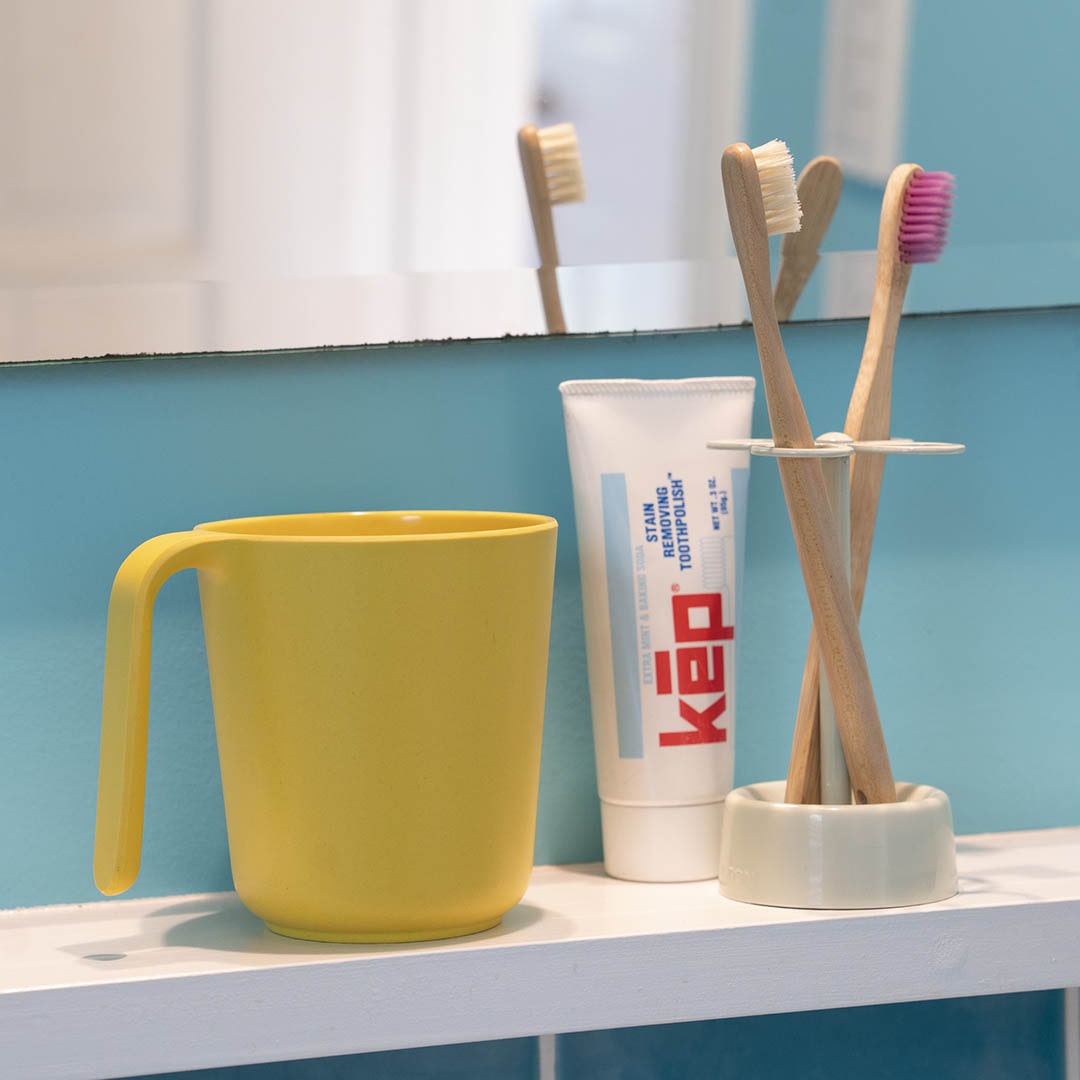 4-HOLES TOOTHBRUSH HOLDER
